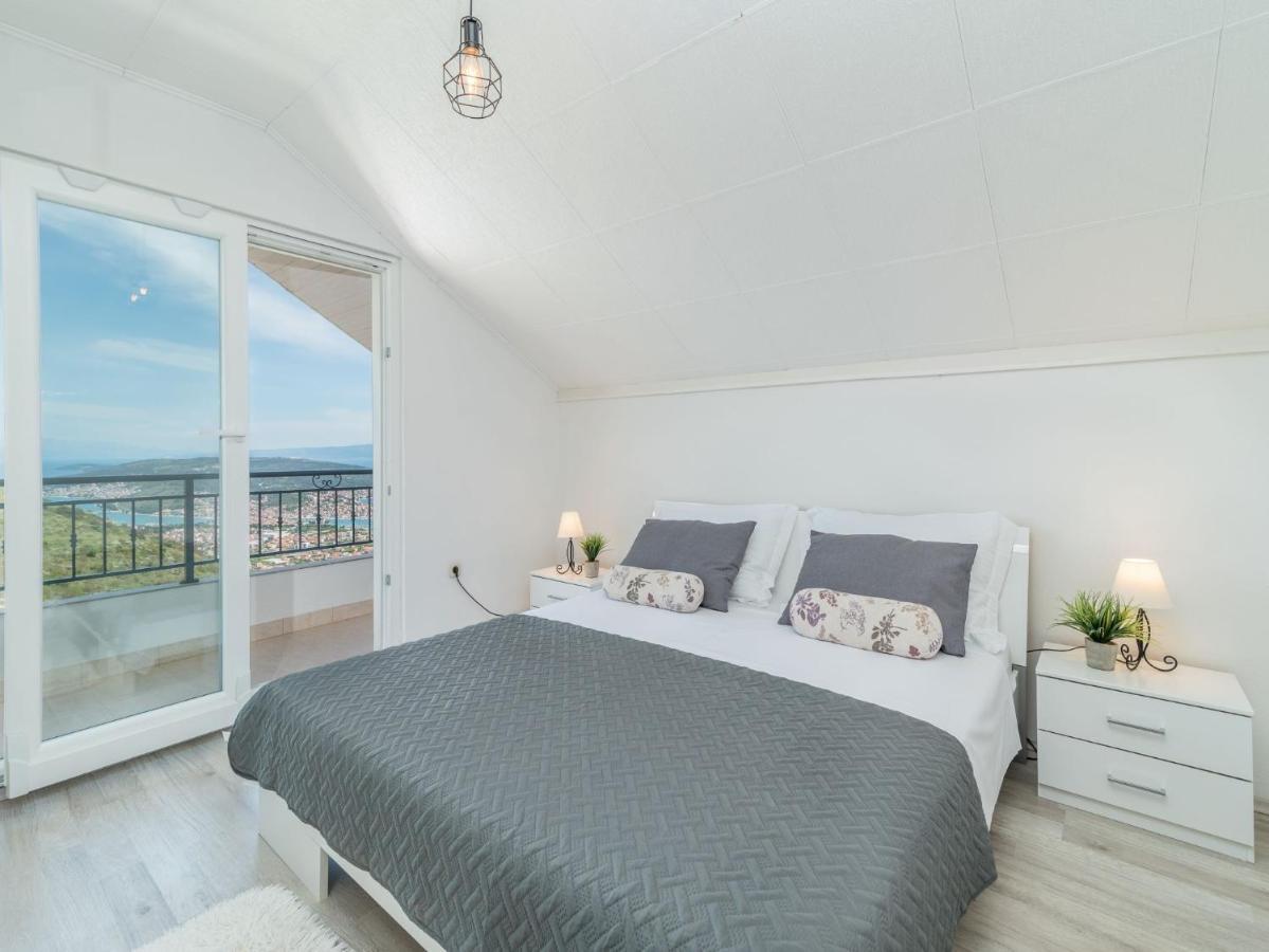 Scenic Sea View,Three Bedroom Villa With Pool Трогір Екстер'єр фото