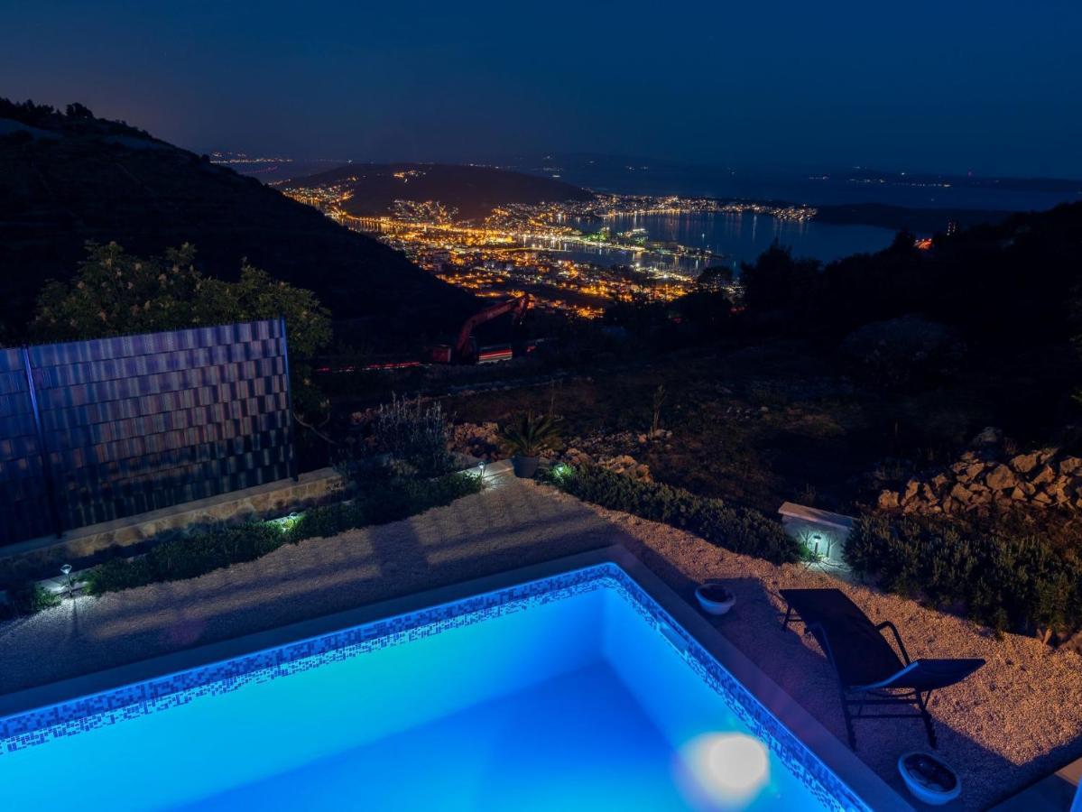 Scenic Sea View,Three Bedroom Villa With Pool Трогір Екстер'єр фото